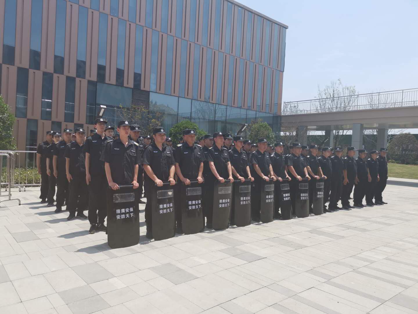 獵鷹保安祝隨州城市空間開盤大吉！