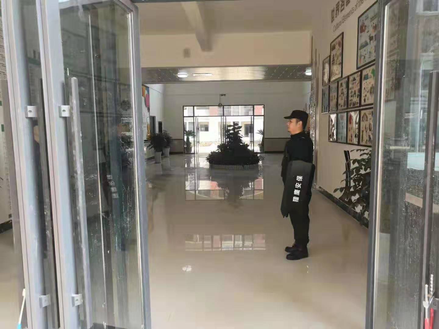 獵鷹和大家分享的是在學(xué)校工作的襄陽保安服務(wù)人員的崗位工作職責(zé)