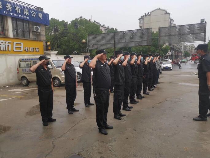 戶外小區(qū)物業(yè)保安夏天**防暑降溫小常識(shí)！趕緊收藏把！