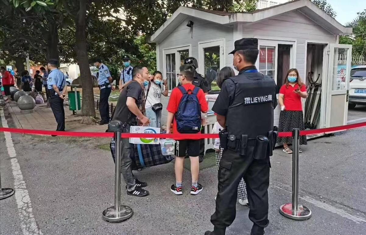 襄陽獵鷹保安公司全力護航“開學季”