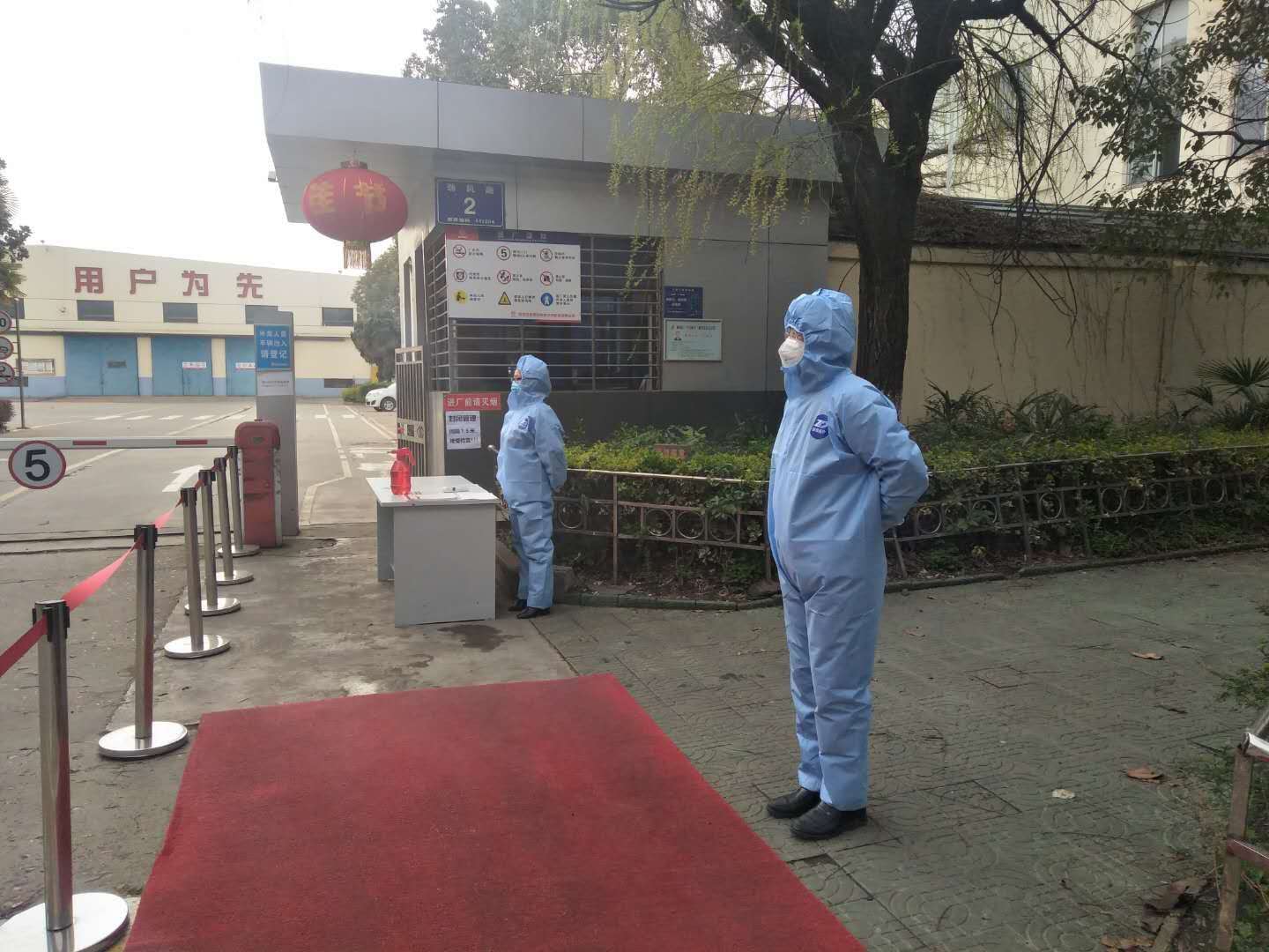 2020年疫情期間，湖北獵鷹保安公司疫情防控現(xiàn)場(chǎng)