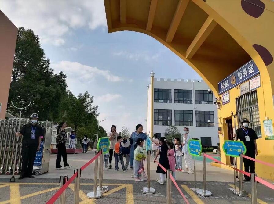 獵鷹保安為棗陽市鹿頭鎮(zhèn)吉河小學(xué)保駕護(hù)航