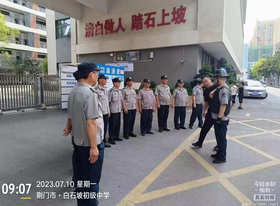 獵鷹防暴演練進校園，筑起安全線