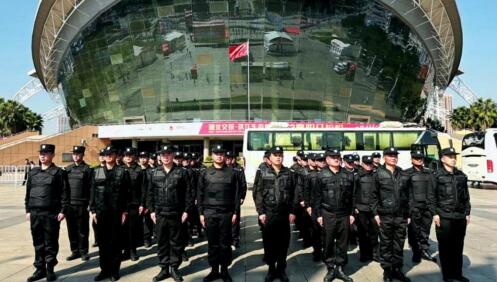 2023襄陽馬拉松在我市諸葛亮廣場激情開跑啦！