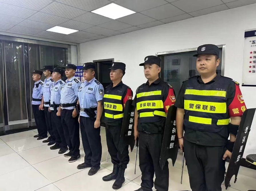 【警保聯(lián)勤】巡邏途中遇車禍，警保合力共救援