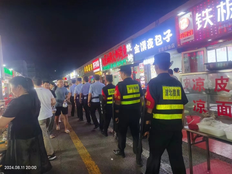 面對(duì)不同的工作環(huán)境和需求，保安工作人員該如何應(yīng)對(duì)？